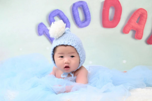 中国澳门四个月宝宝会翻身